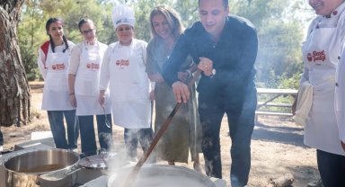 İzmir Bornova'da kadın emeği reçelle taçlanıyor