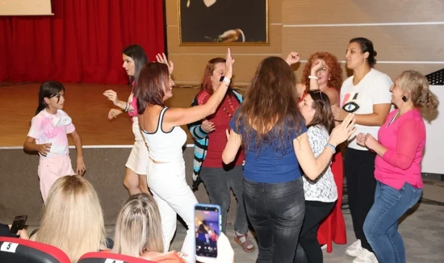 İzmir Çiğli Komedi Akşamları sezonu açtı