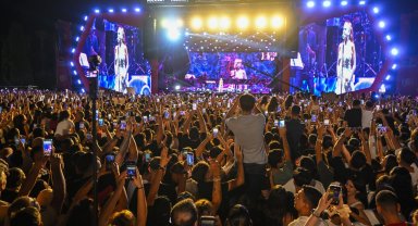 İzmir Enternasyonal Fuarı'nda Yıldız Tilbe rüzgarı esti