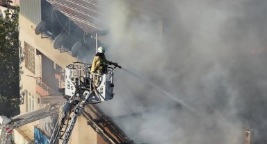 İzmir İtfaiyesi'nden hayat kurtaran müdahale