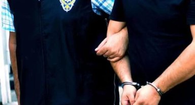 İzmir merkezli vatandaşlık soruşturmasında 3 şüpheli gözaltında