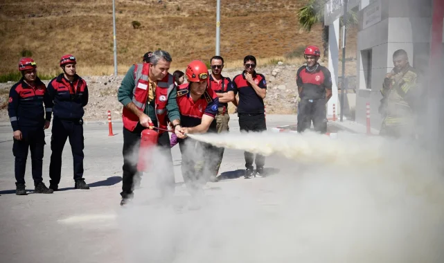 İzmir'de İtfaiye Haftası'nda nefes kesen tatbikat