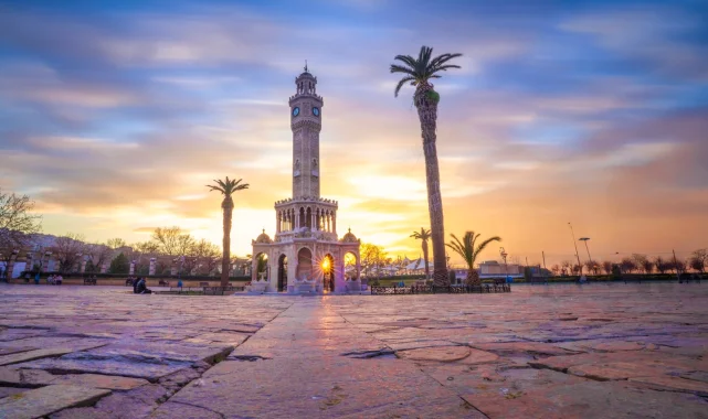 İzmir'in dijital rehberi yenilendi