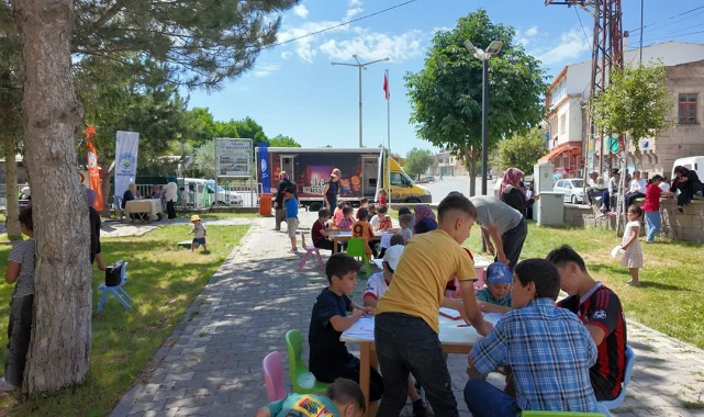 Kayseri Talas'ın 'Gezici Kütüphane'si bilgi turunda