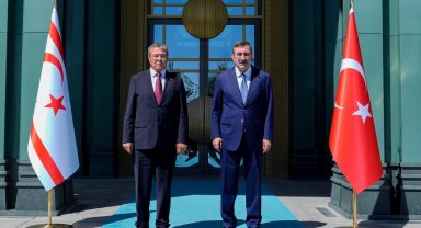 KKTC Başbakanı Ünal Üstel Külliye'de... Girne'de arama kurtarma çalışmaları titizlikle sürüyor