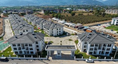 Kocaeli Büyükşehir 144 aileyi daha ev sahibi yaptı... Anahtarlar Başkan Büyükakın'dan