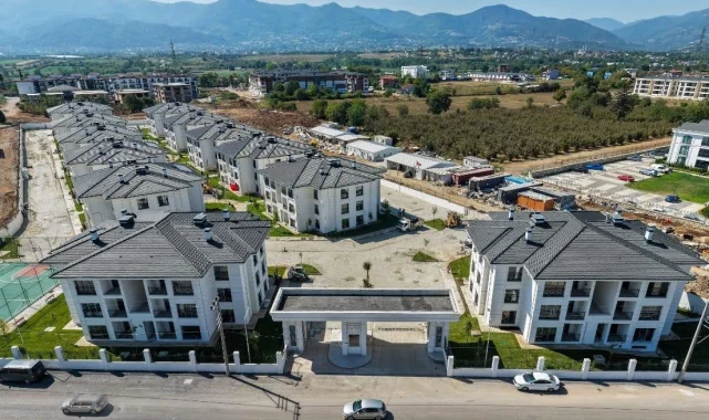 Kocaeli Büyükşehir 144 aileyi daha ev sahibi yaptı... Anahtarlar Başkan Büyükakın'dan