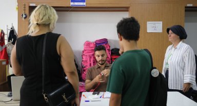 Kocaeli İzmit'te öğrencilere kırtasiye desteği