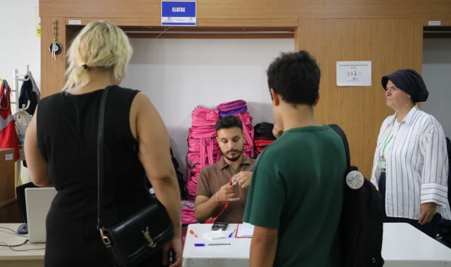 Kocaeli İzmit'te öğrencilere kırtasiye desteği