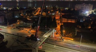 Kocaeli'de 80 tonluk tabliyeye tek seferde montaj