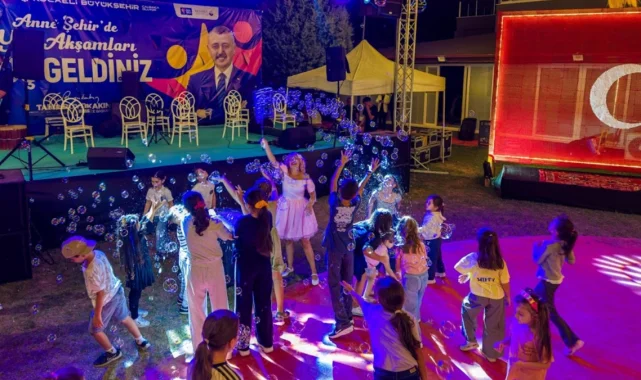 Kocaeli'de Anne Şehir'de sıra gecesi türkülerle renklendi