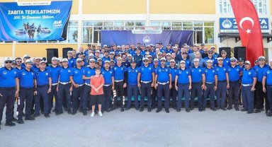 Kocaeli'de Başkan Büyükakın zabıta yeleğini giydi
