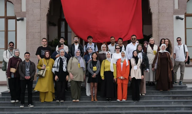 Konya'da "Kültür Yayıncılığı" temasıyla düzenlenen 5. Yayıncılık Yaz Okulu tamamlandı