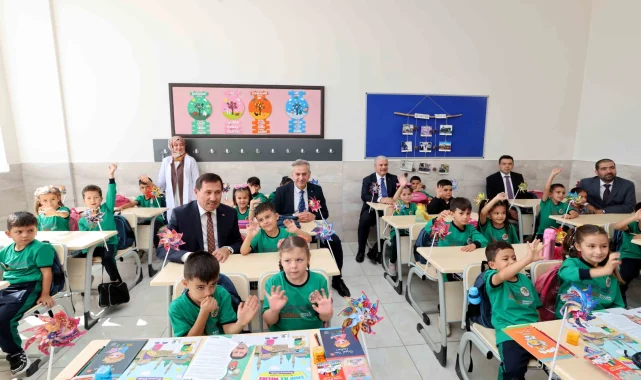 Konya'da Vali Akın ve Başkan Kılca öğrencilerle buluştu