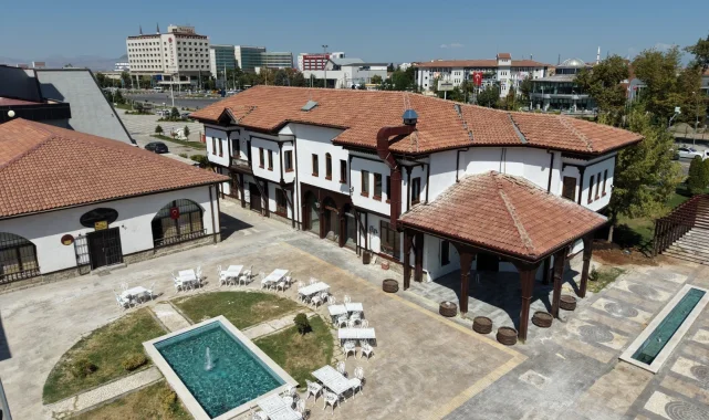 Malatya'da kerpiç evler "Bi'Mekan" olarak yeniden hayat buluyor