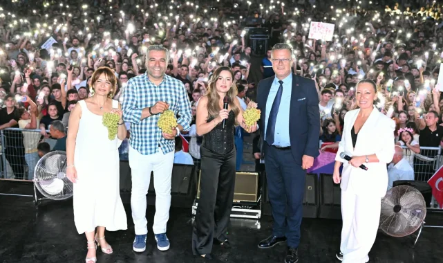 Manisa'da Alaşehir'in kurtuluşunda Merve Özbey coşkusu