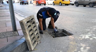 Manisa'da yağışlar öncesi ızgara temizliklerini hızlandırdı