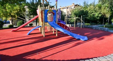Manisa'dan park ve oyun alanlarına güvenli zemin