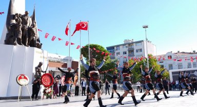 Manisa'nın kurtuluşunun 104'üncü yılı törenle kutlandı