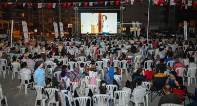 Mersin Tarsus'ta açık hava sinema keyfi