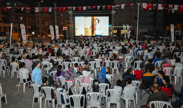 Mersin Tarsus'ta açık hava sinema keyfi