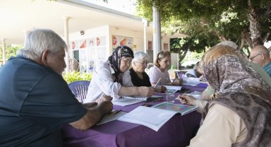 Mersin'de alzheimer hastaları sahilde buluştu