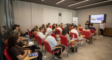 Mersin'de gençler eğitimden istihdama adım atıyor