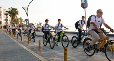 Mersin'de öğrenciler bisikletle okula pedal çevirdi