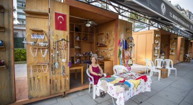 Mersin'de üretici kadın stantları dayanışmayı güçlendiriyor