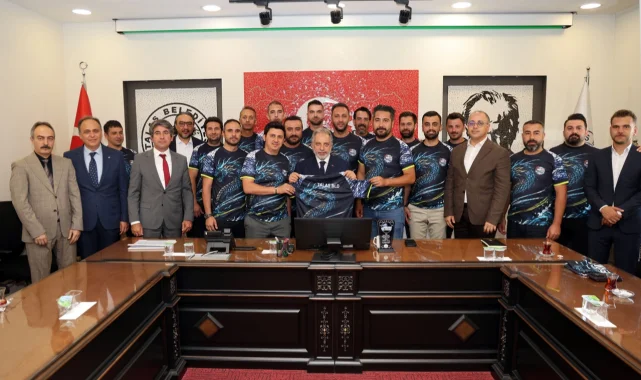 Mustafa Yalçın'dan gururlandıran boat takımına tebrik