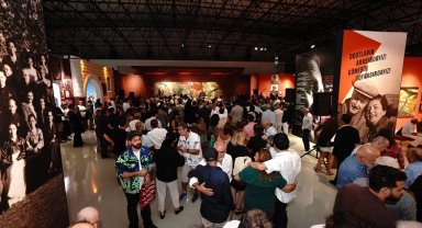 Nazım Hikmet'in Romantika Sergisi İzmir'de açıldı