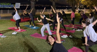 "Nefes Al İzmit "yoga programı Plaj Yolu'nda gerçekleştirildi