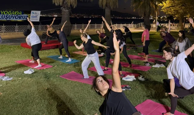 "Nefes Al İzmit "yoga programı Plaj Yolu'nda gerçekleştirildi