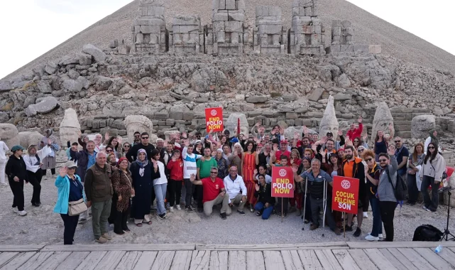 Nemrut'un zirvesinde tarihi mesaj: Çocuk felcine son!