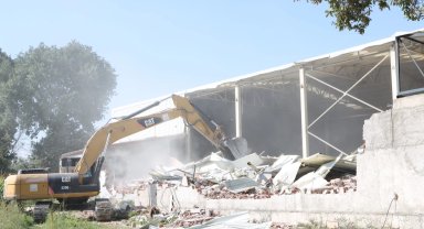 Nilüfer'de 3 kaçak yapı yıkıldı