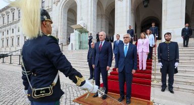Numan Kurtulmuş Lizbon'da törenle karşılandı