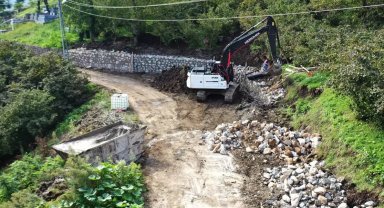 Ordu Fatsa'da yol güvenliği için taş duvar