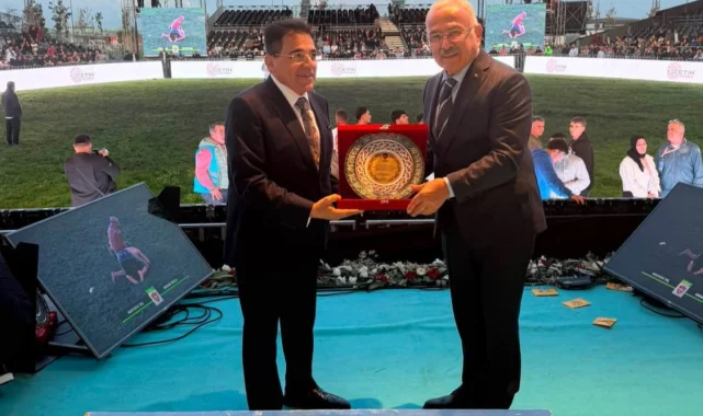 Ordu'da yağlı güreşe destek plaketle taçlandı