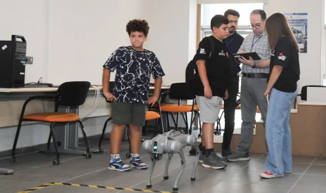 Ortaokul ve lise öğrencileri BTÜ'de robotlarla tanıştı