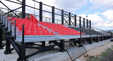 Sapanca Kurtköy Futbol Sahası'nda tribünler yükseliyor