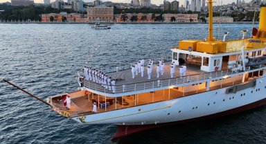 TCG Savarona Dolmabahçe açıklarında demirledi
