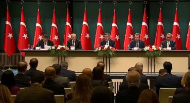 Yeni ekonomik hedefler açıklandı! Enflasyon tek haneye inecek... 2,1 milyon yeni istihdam sağlanacak