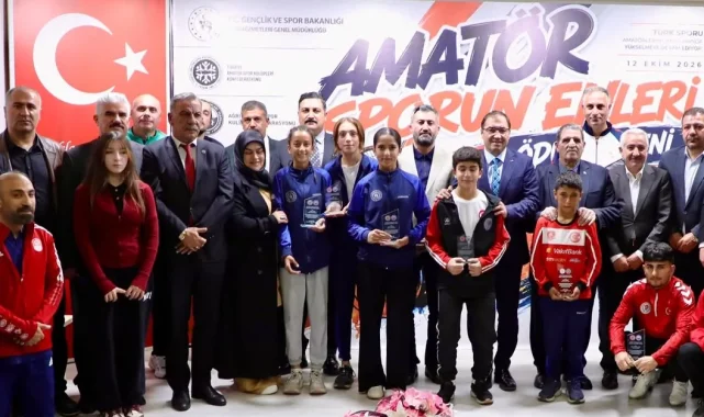 Ağrı'da sporun enleri ödül töreni coşkuyla tamamlandı... ASKF'den 13 isme ödül