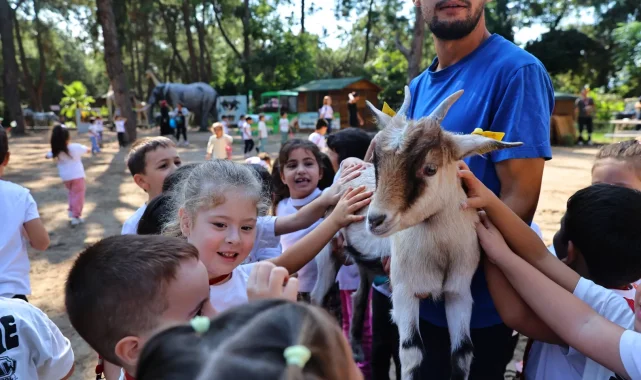 Antalya Doğal Yaşam Parkı'nda hayvan sevgisi aşılandı