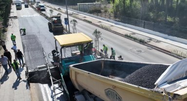Antalya'da asfalt mesaisi sürüyor