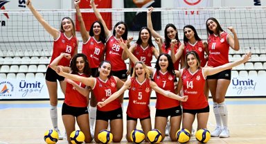 Antalya'da Muratpaşa'nın Sultanları sahadan 3-0'lık galibiyetle ayrıldı