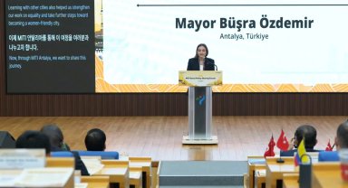 Antalya'nın akıllı şehir uygulamaları Seul'de tanıtıldı