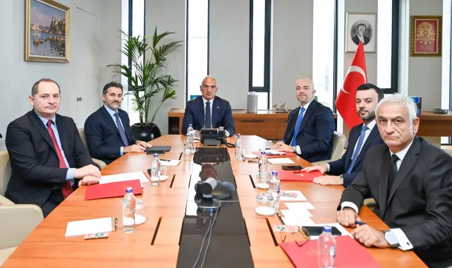 Bakan Ersoy ve THY yönetiminden turizm zirvesi
