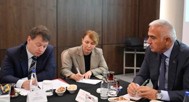 Bakan Ersoy'dan Türkiye-Rusya hava köprüsünü güçlendirme hamlesi