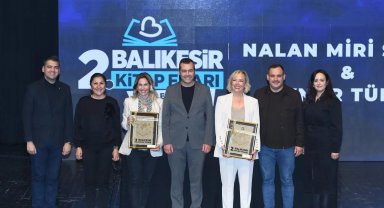 Balıkesir Kitap Fuarı'na yoğun ilgi sürüyor
